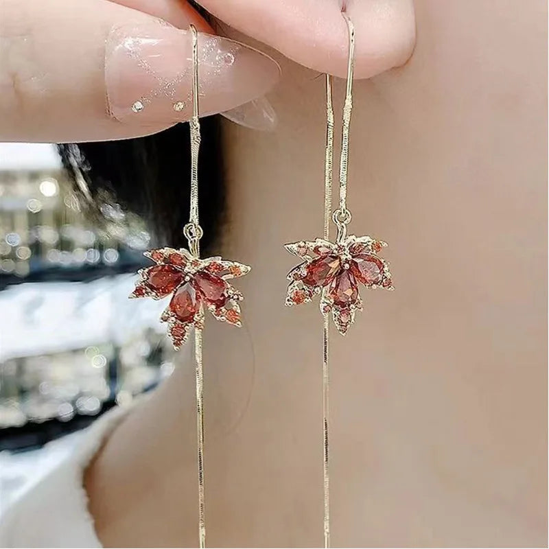 French Vintage Crystal Zircon Red Maple Leaf Earrings for Women Temperament Rhinestone Tassel Earrings Party Jewelry Bijoux Gift