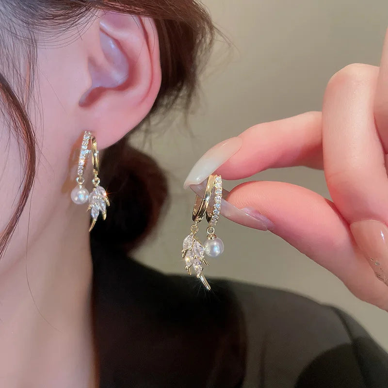 French Vintage Crystal Zircon Red Maple Leaf Earrings for Women Temperament Rhinestone Tassel Earrings Party Jewelry Bijoux Gift